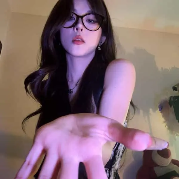 不知名美女 – 绿帽盯射