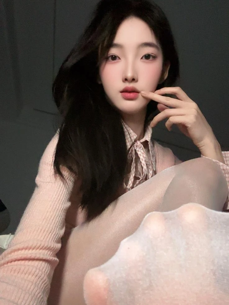 千千s – 油亮白丝无限榨